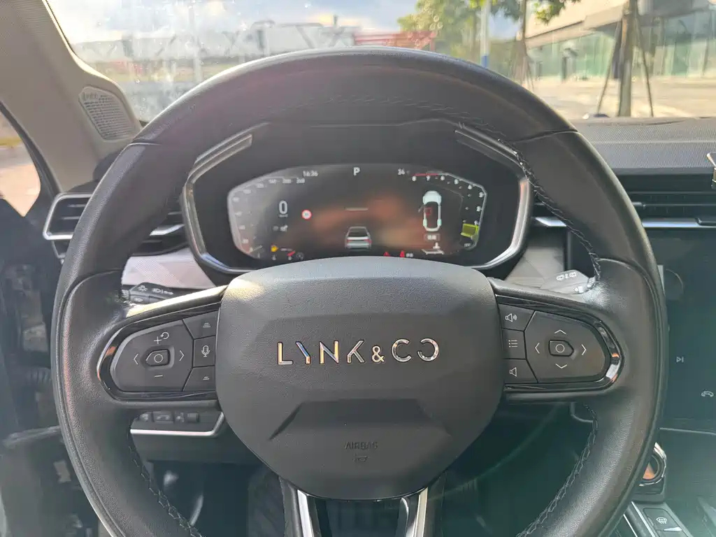 LYNK&CO 01 2022