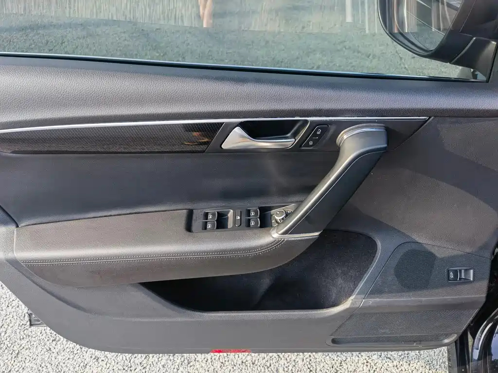 VOLKSWAGEN MAGOTAN 2013