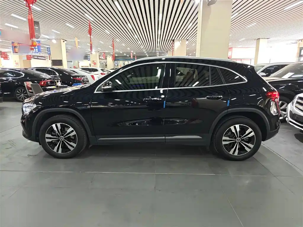 MERCEDES BENZ GLA 2023