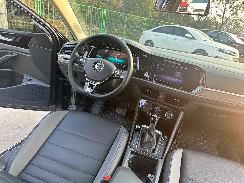 VOLKSWAGEN SAGITAR 2022