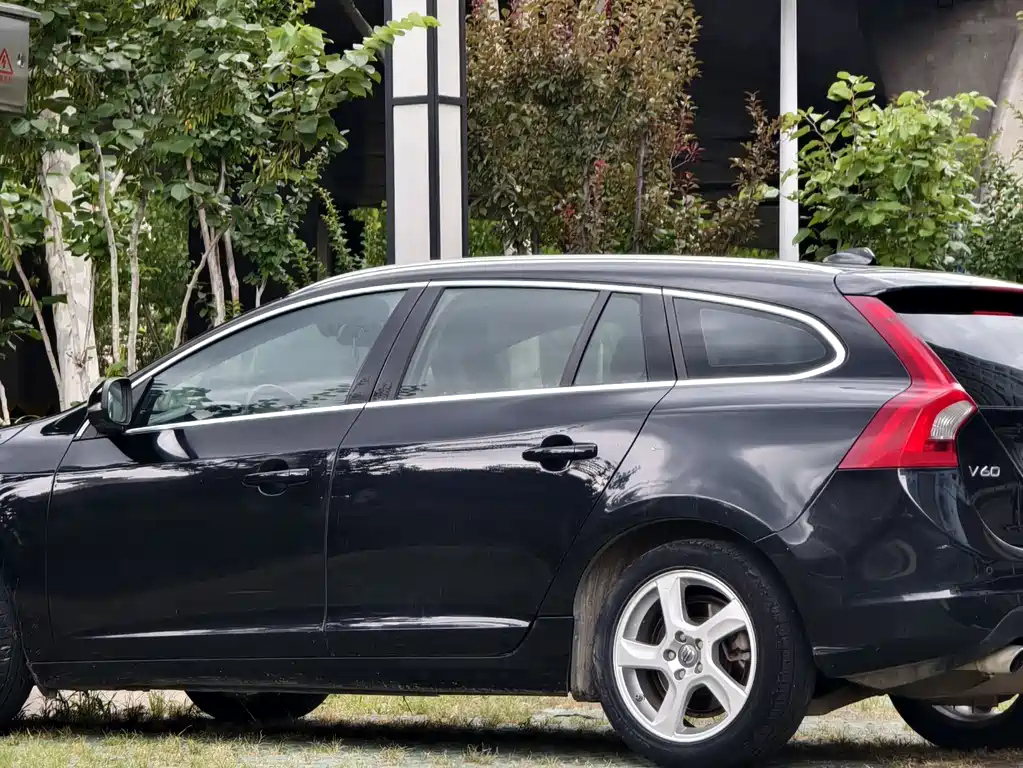 VOLVO V60 2013
