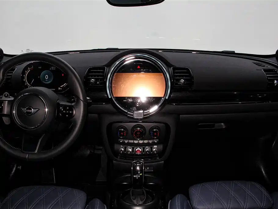 MINI CLUBMAN 2023