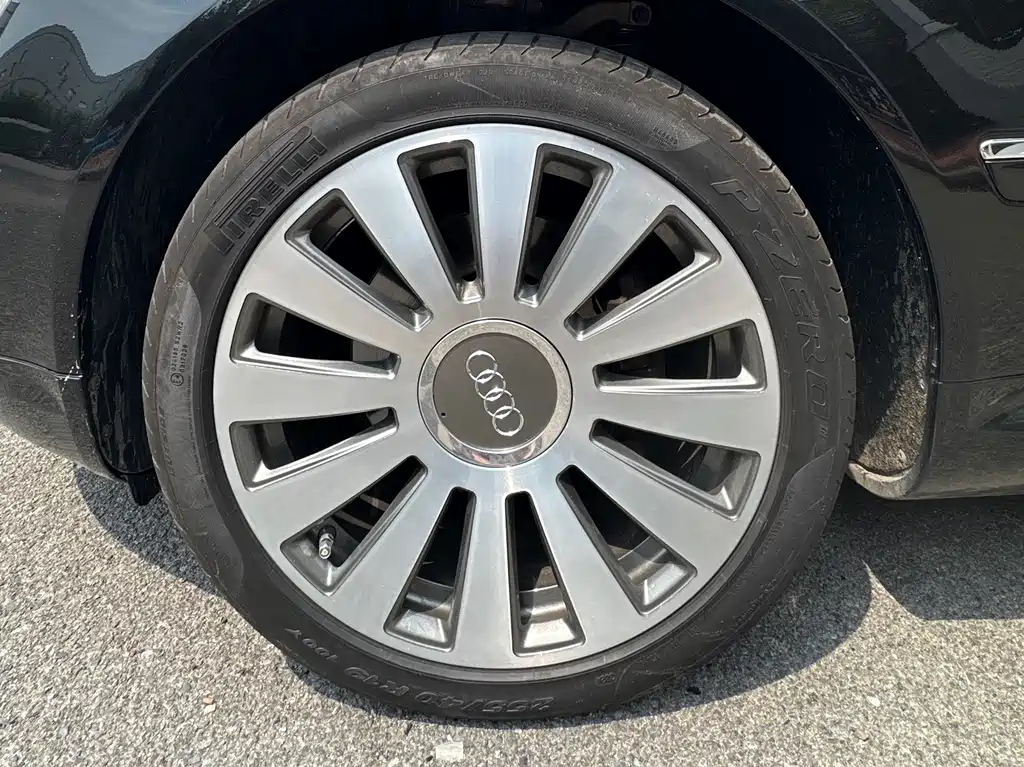 AUDI A8 2010