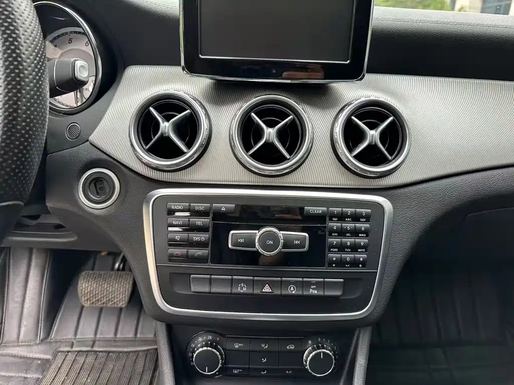 MERCEDES BENZ GLA 2015