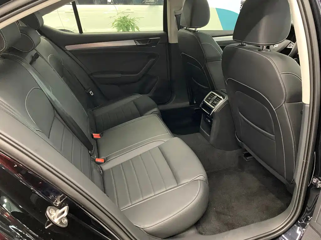 SKODA SUPERB 2025
