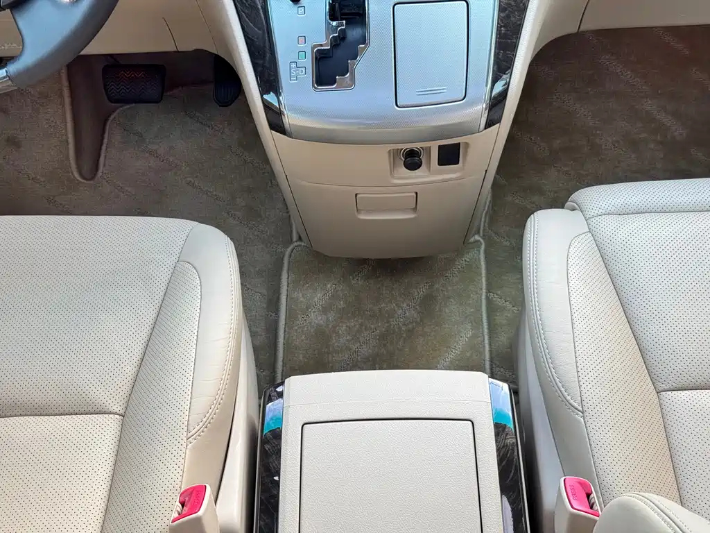 TOYOTA ALPHARD 2012