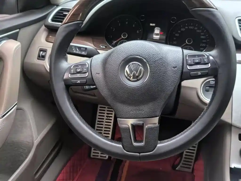 VOLKSWAGEN MAGOTAN 2015