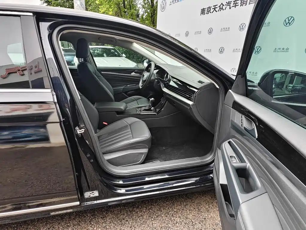 VOLKSWAGEN PASSAT 2022