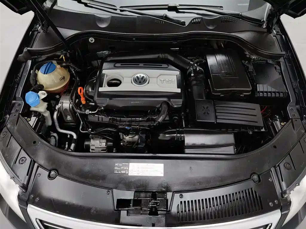VOLKSWAGEN MAGOTAN 2011