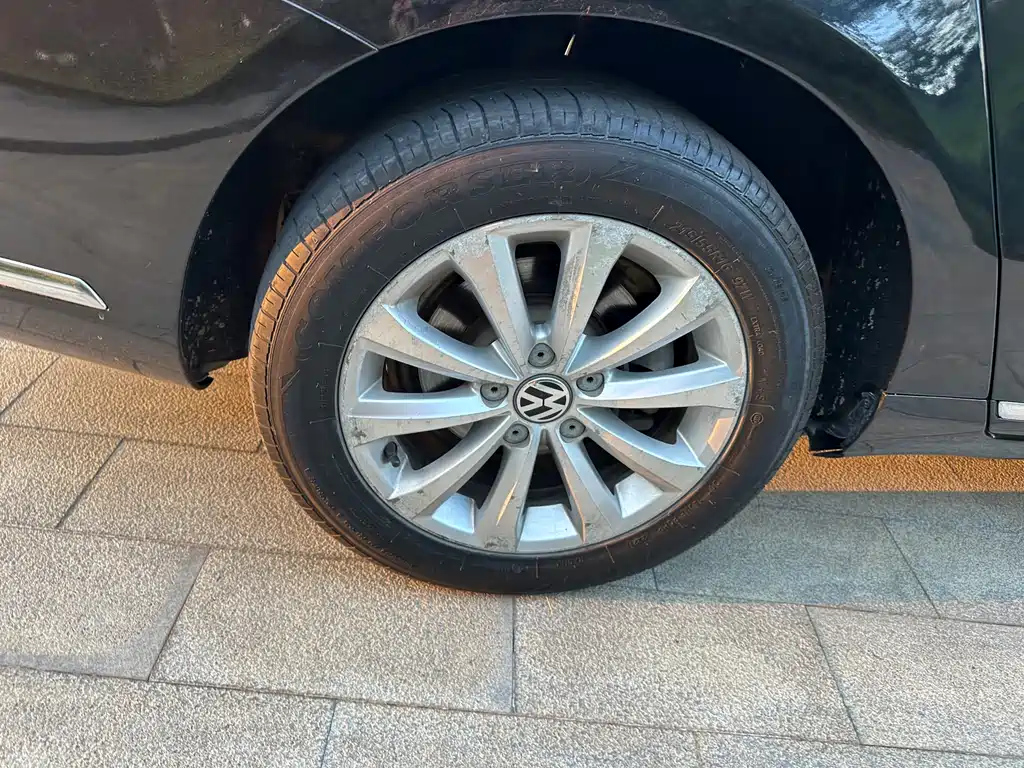 VOLKSWAGEN MAGOTAN 2012