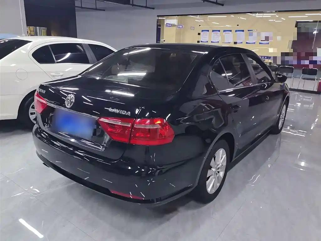 VOLKSWAGEN LAVIDA 2013