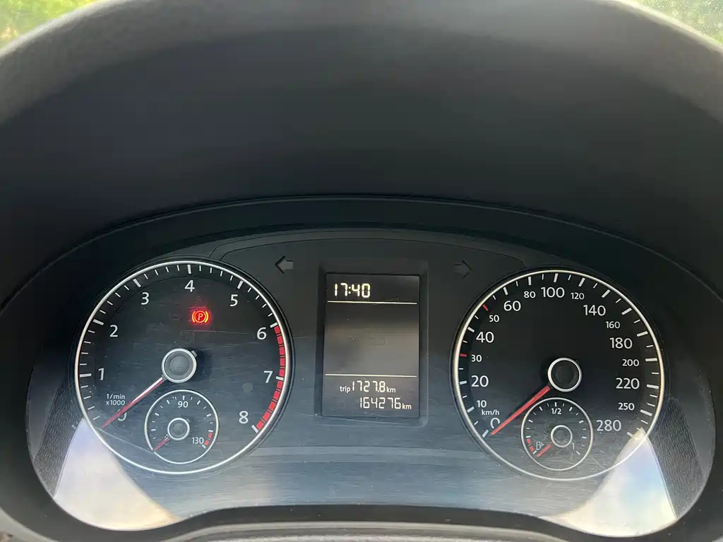 VOLKSWAGEN PASSAT 2011