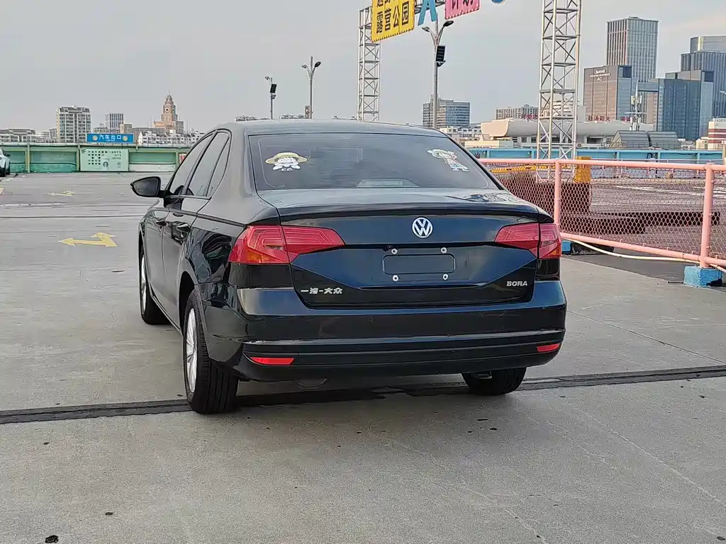 VOLKSWAGEN BORA 2016