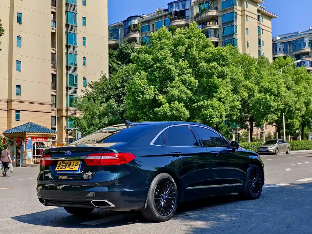 FORD TAURUS 2017