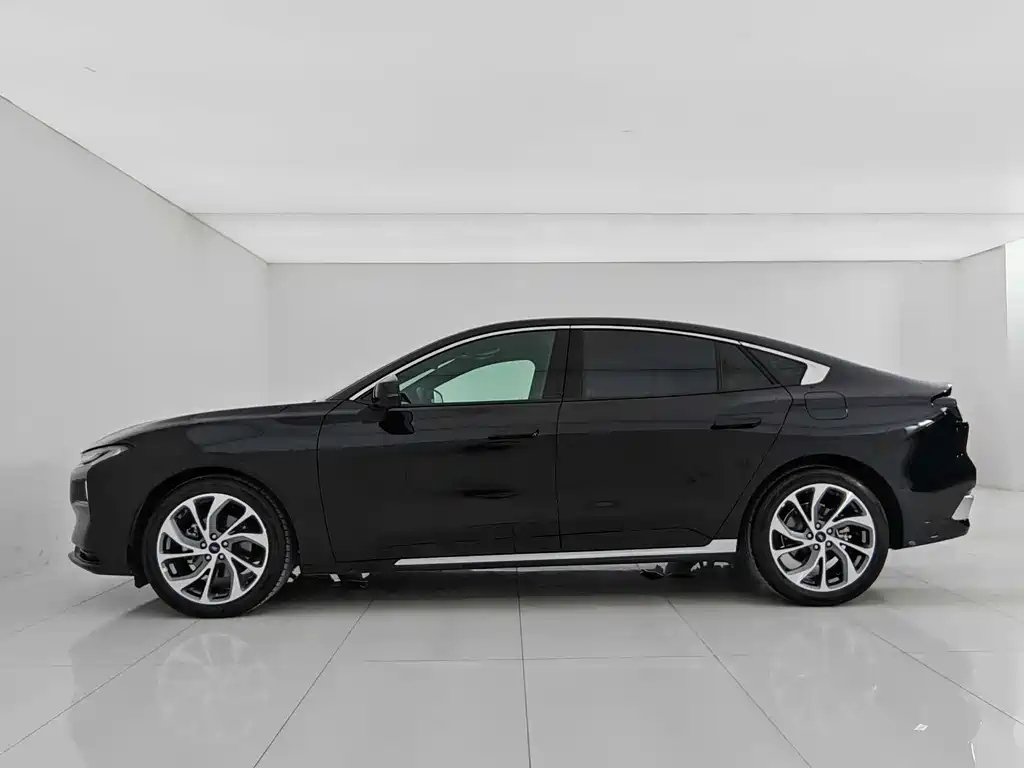 FORD MONDEO 2025