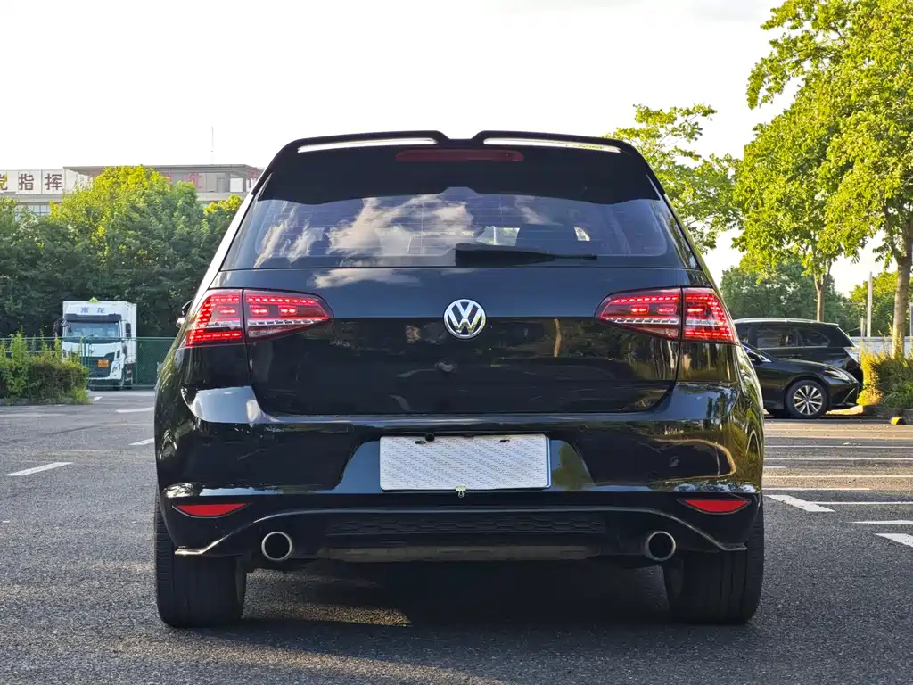 VOLKSWAGEN GOLF 2015