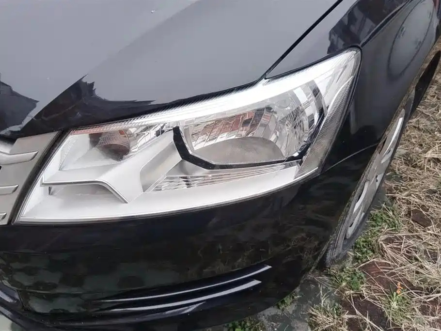 VOLKSWAGEN SANTANA 2015