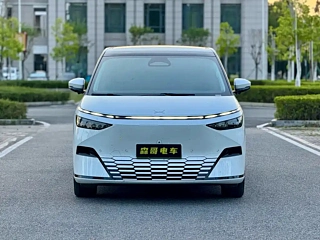 XPENG MOTORS X9  2024
