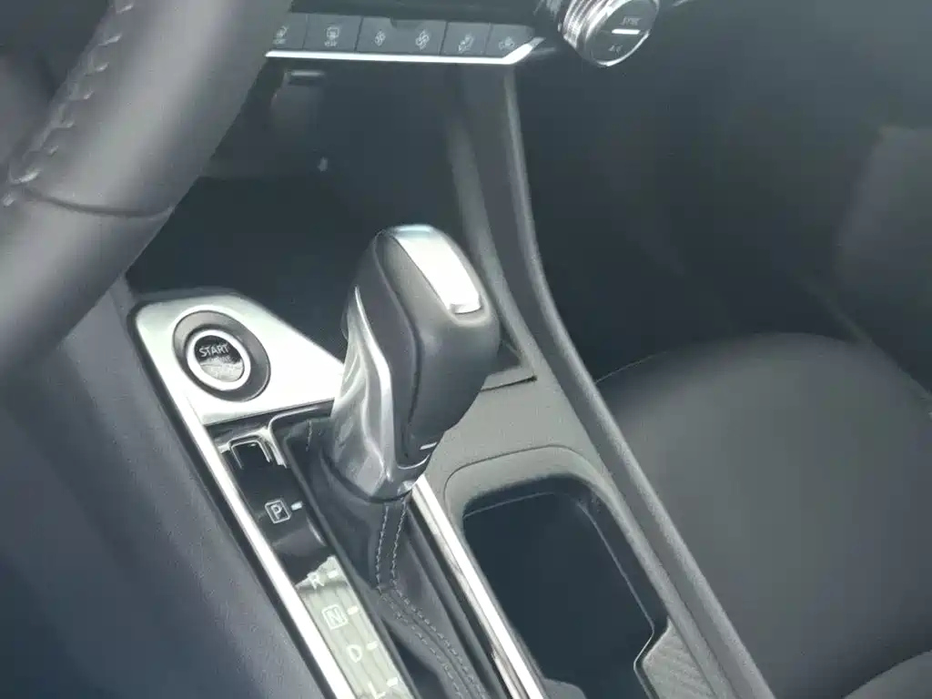 NISSAN SYLPHY 2025
