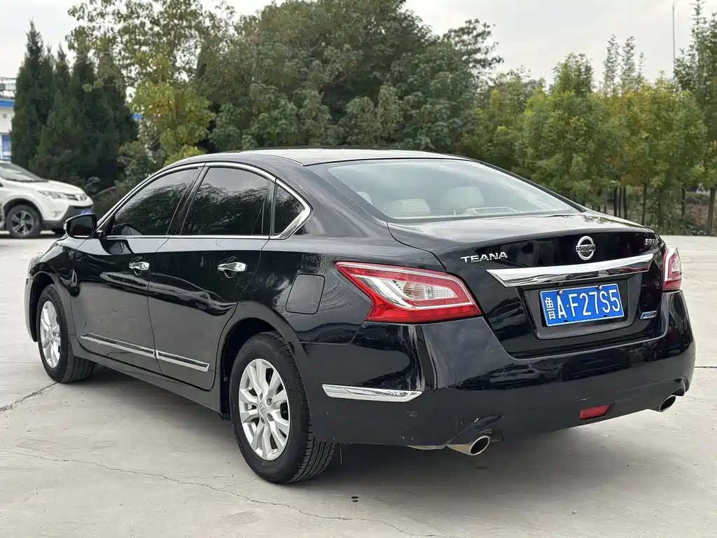 NISSAN TEANA 2015