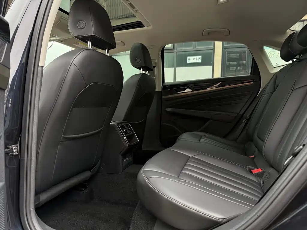 VOLKSWAGEN PASSAT 2021