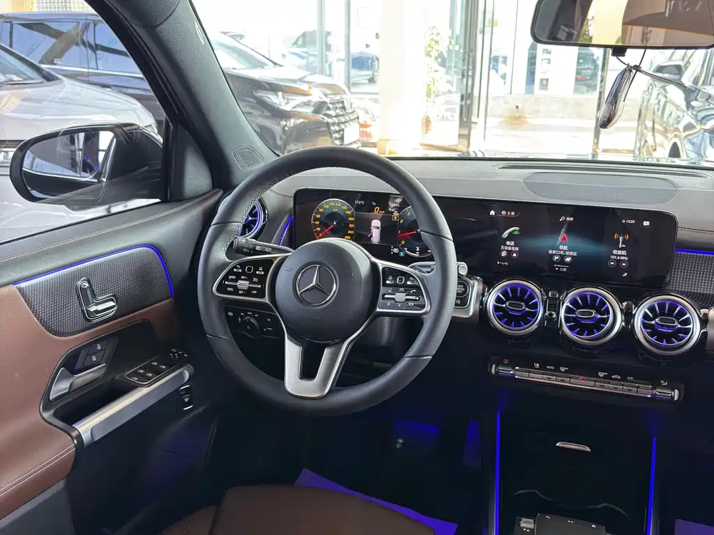 MERCEDES BENZ GLB 2023