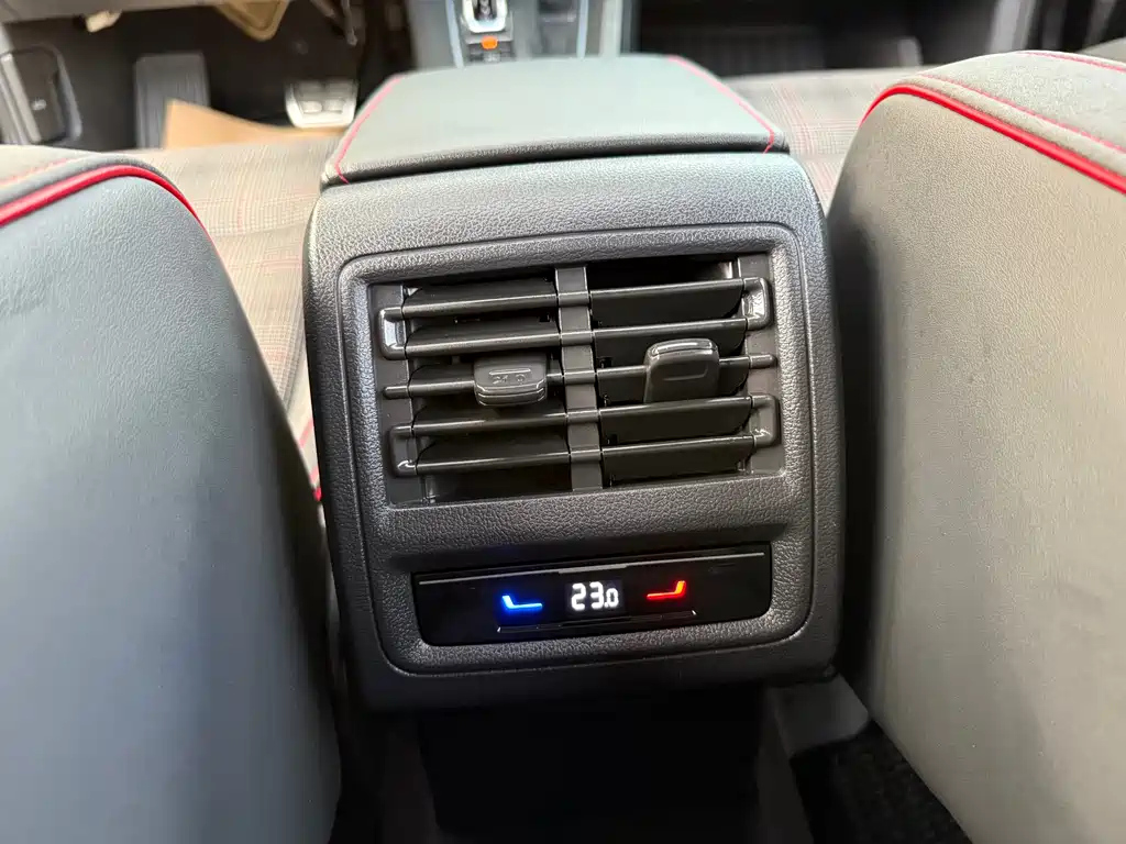 VOLKSWAGEN GOLF GTI 2023