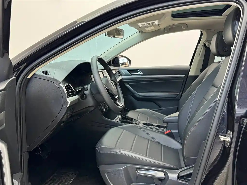 VOLKSWAGEN LAVIDA 2020