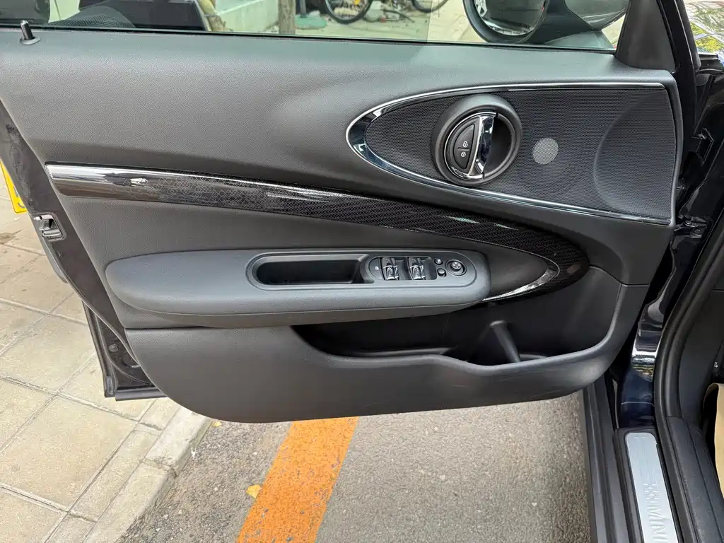 MINI CLUBMAN 2022