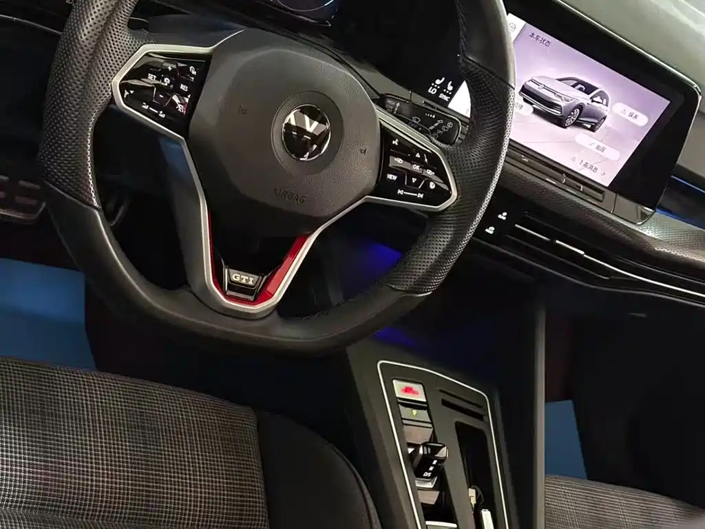 VOLKSWAGEN GOLF GTI 2024