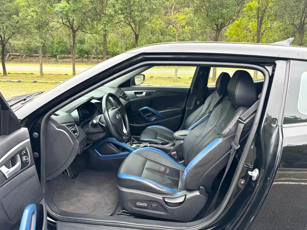 HYUNDAI VELOSTER 2013