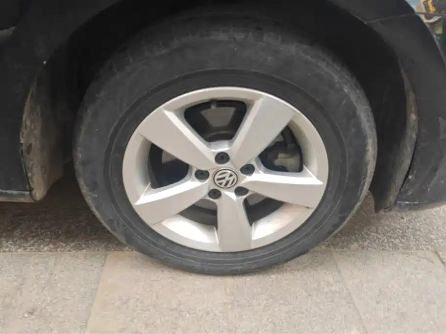 VOLKSWAGEN LAVIDA 2020