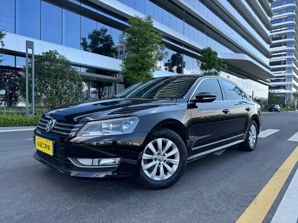 VOLKSWAGEN PASSAT 2012