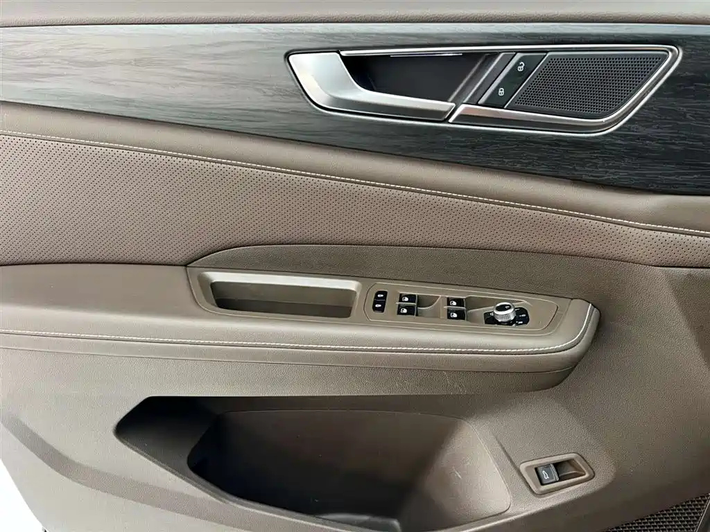 VOLKSWAGEN VILORAN 2024
