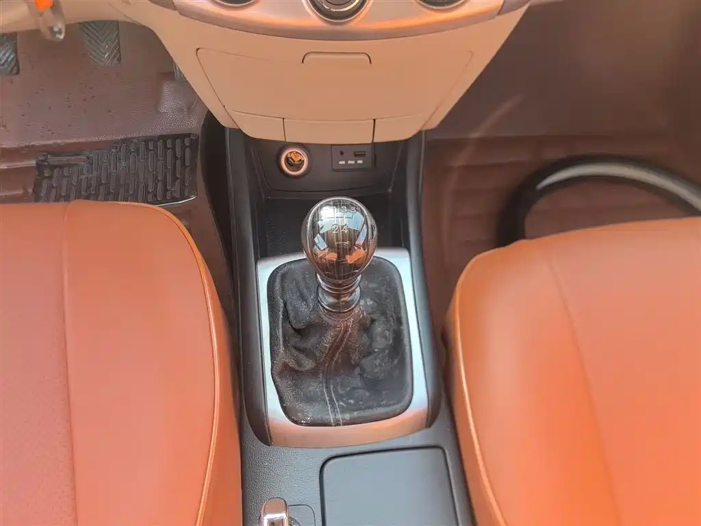 HYUNDAI CELESTA 2015