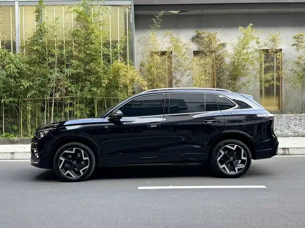 VOLKSWAGEN TIGUAN L 2025