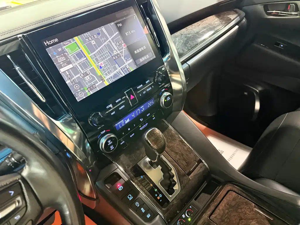 TOYOTA ALPHARD 2018