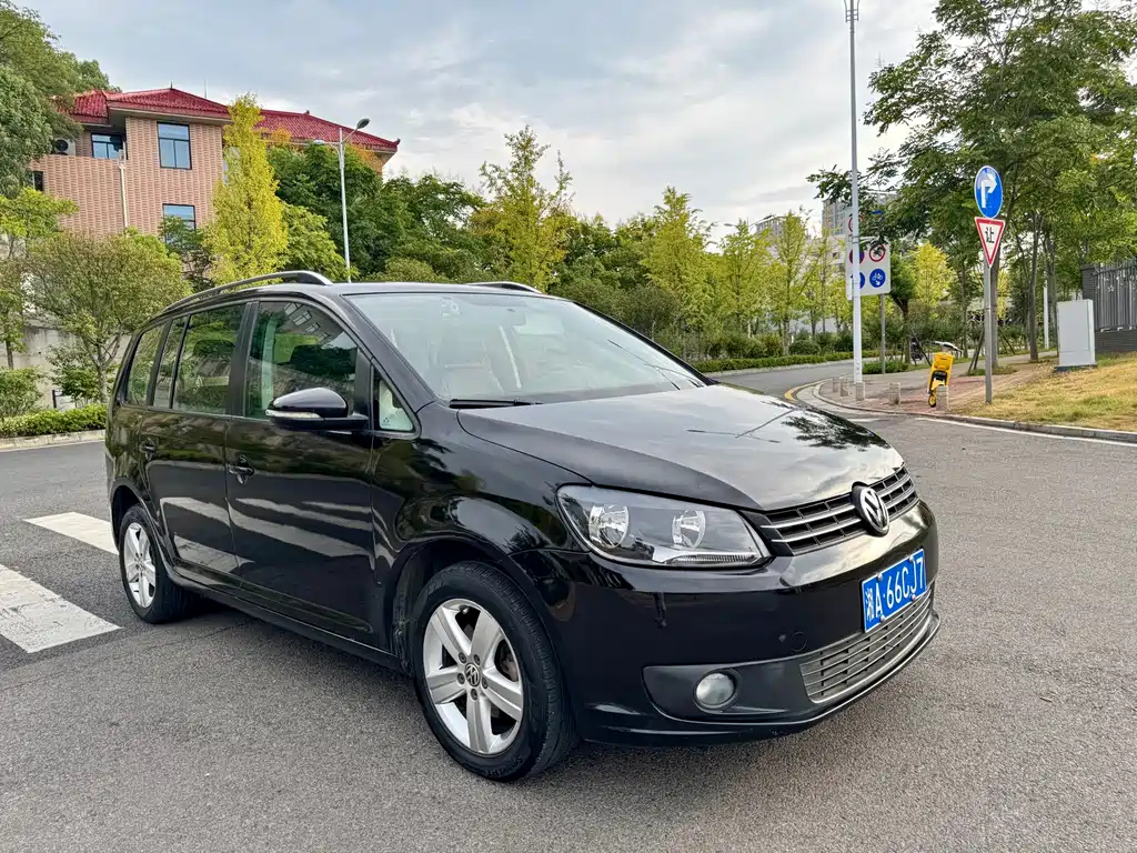 VOLKSWAGEN TOURAN 2015