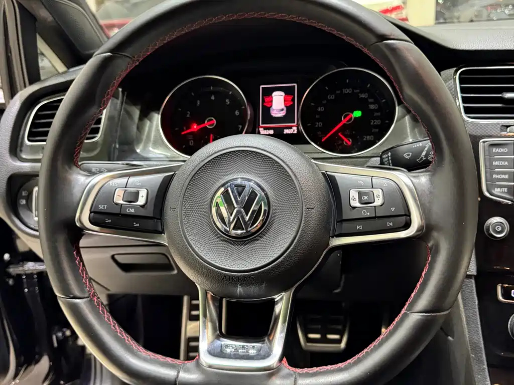 VOLKSWAGEN GOLF GTI 2017