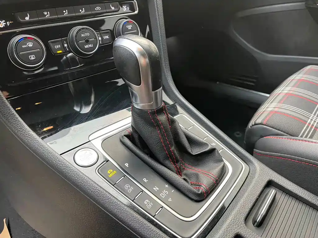 VOLKSWAGEN GOLF GTI 2019