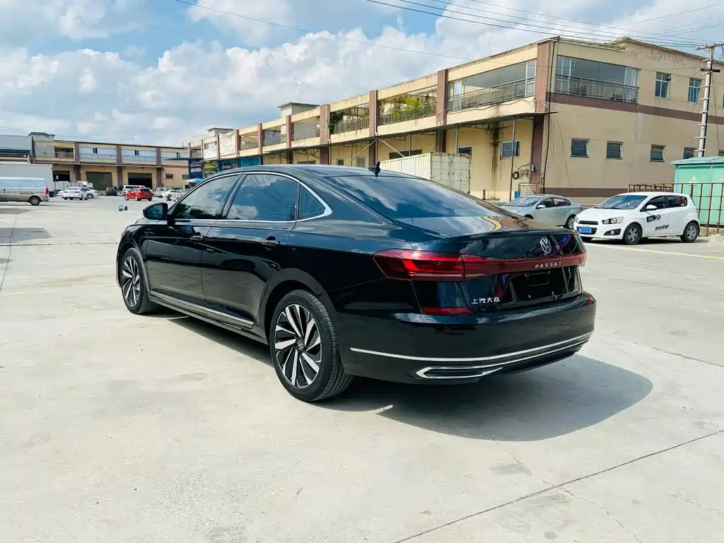 VOLKSWAGEN PASSAT 2022