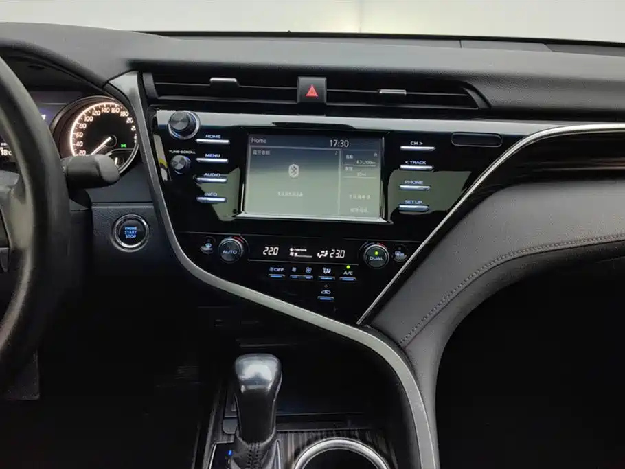 TOYOTA CAMRY 2018