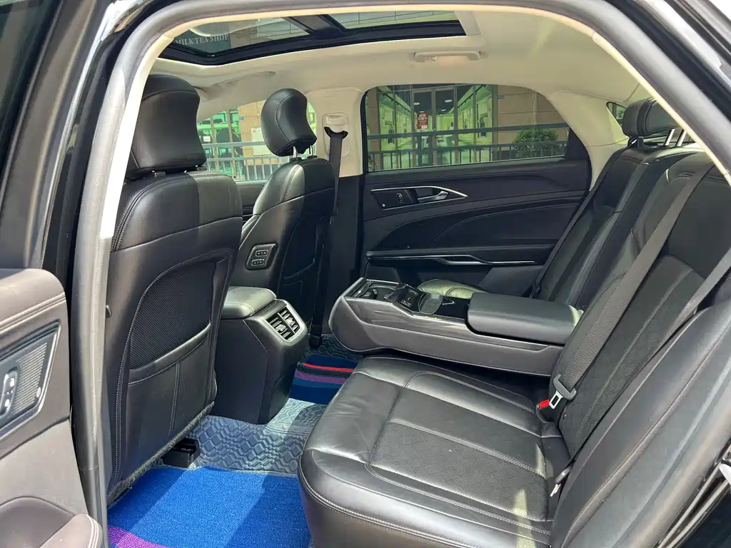FORD TAURUS 2019