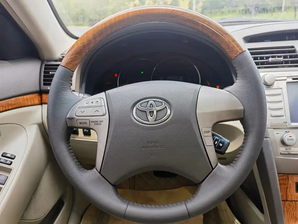 TOYOTA CAMRY 2011