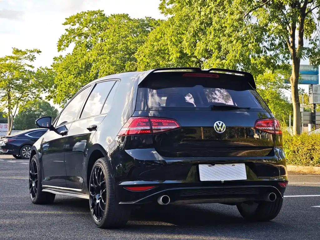 VOLKSWAGEN GOLF 2015
