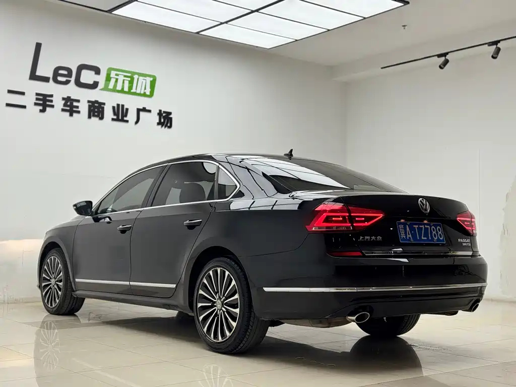 VOLKSWAGEN PASSAT 2017