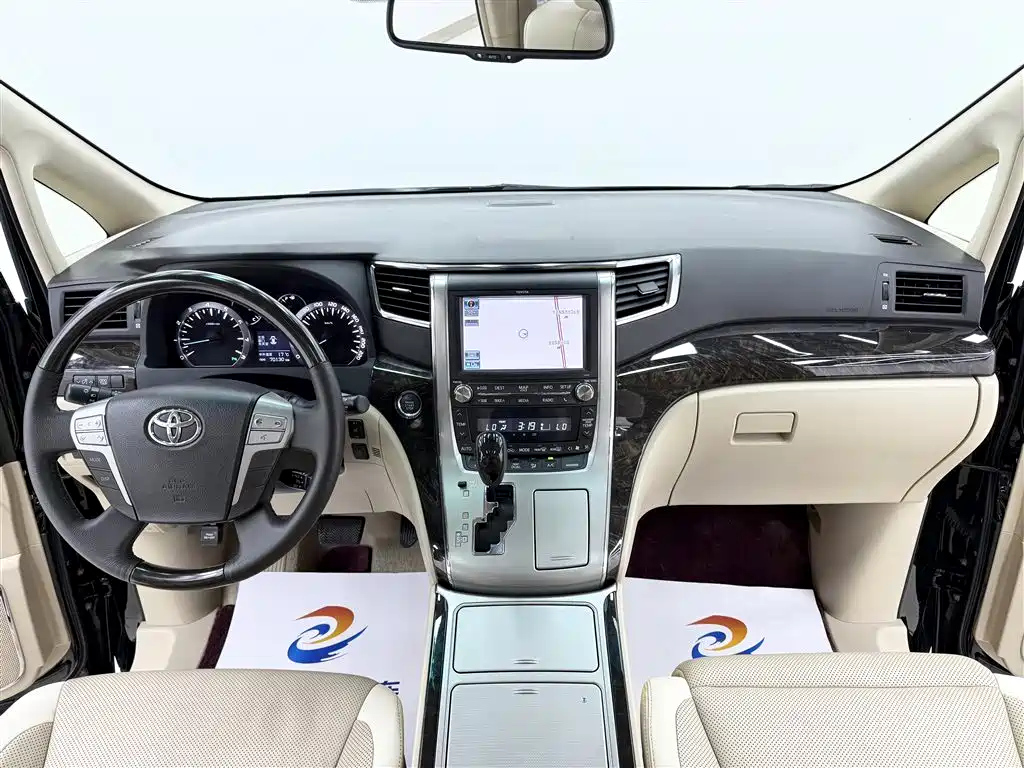 TOYOTA ALPHARD 2013