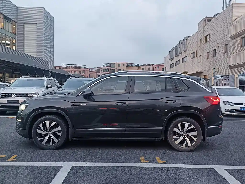 VOLKSWAGEN TAYRON 2020