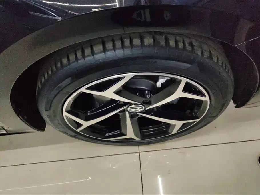VOLKSWAGEN PASSAT 2024
