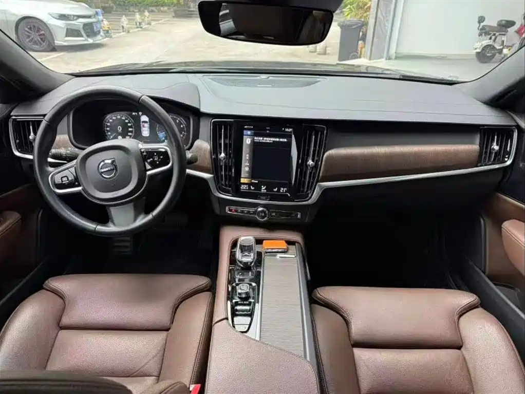 VOLVO S90 2021